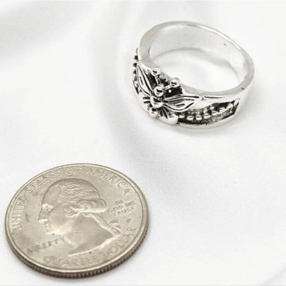 Silvery Butterfly Ring Size 7 - Picture 1 of 10